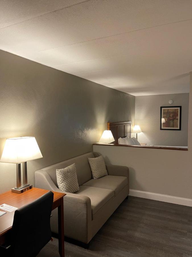 Western & Conference Center Hotel 3*