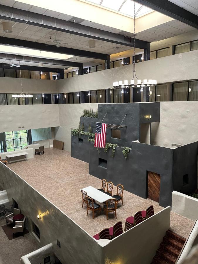 Western & Conference Center 3* La Porte