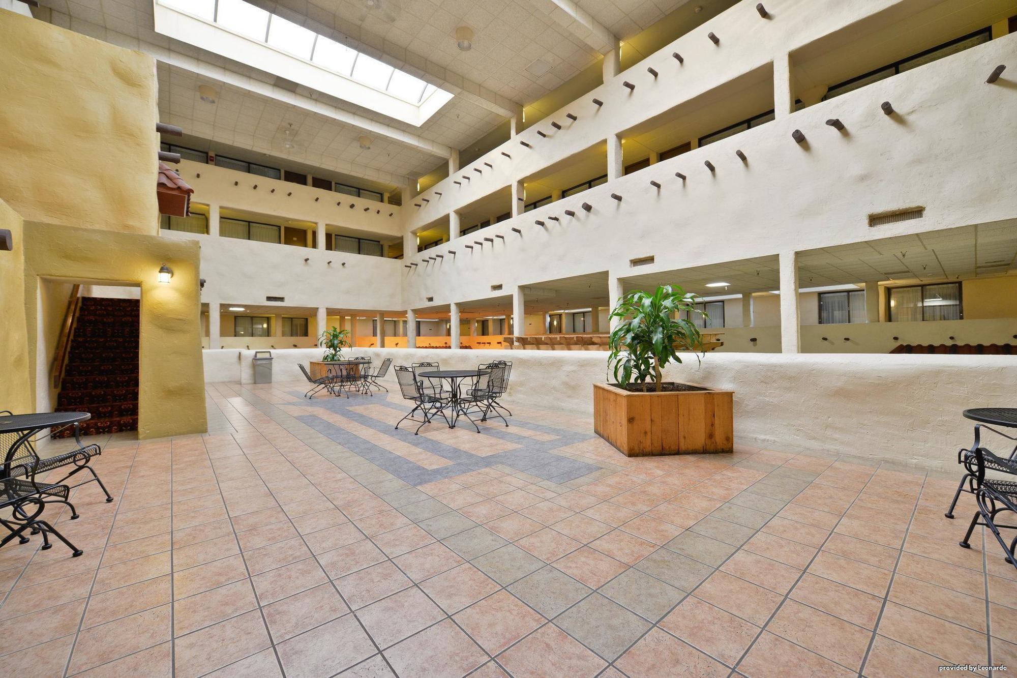 Hotel Best Western Plus & Conference Center 3*