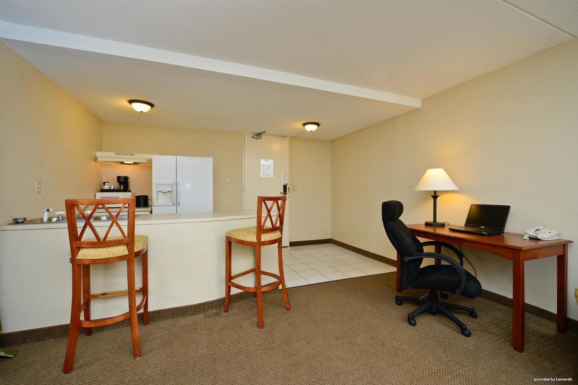 Hotel Western & Conference Center 3*